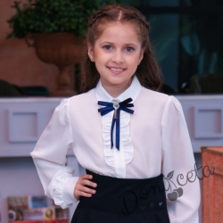 Детска риза в бяло за момиче с яка и вертикална къдрица и брошка