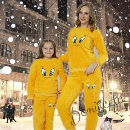Детска пижама в жълто с апликация