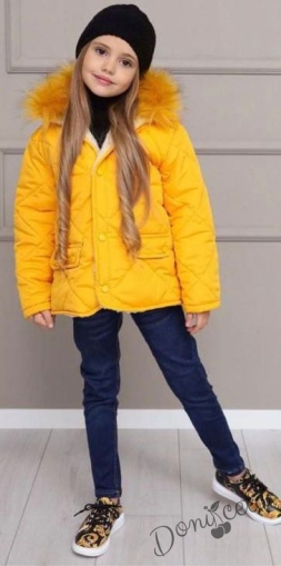 Детски комплект за момиче от яке в горчица, дънки и шапка в черно 1