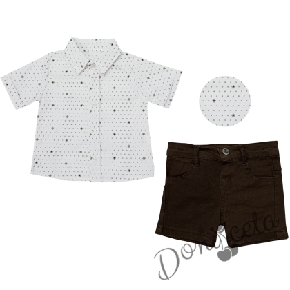 Комплект от риза с къс ръкав в бяло с кафеви орнаменти и къси панталони в кафяво 1
