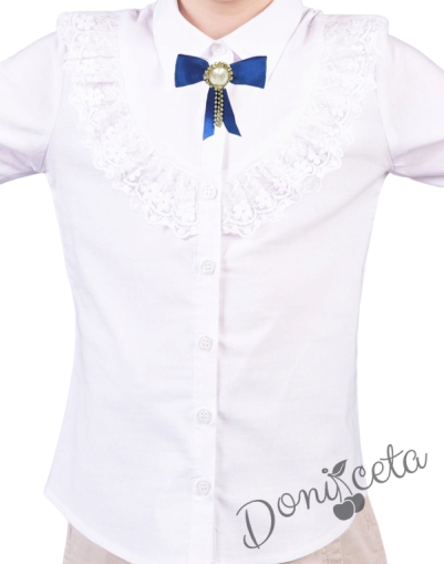 Детска риза за момиче с дълъг ръкав в бяло с нежна дантела и брошка 1
