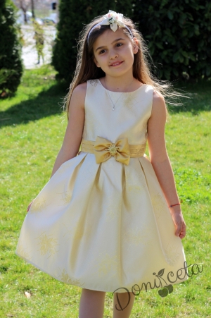 Официална детска рокля в златисто без ръкаи и панделка отпред Клементина