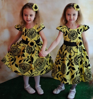 Празнична детска рокля в жълто и черно