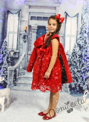 Детско палто за момиче в червено с бутикова дантела с плюш