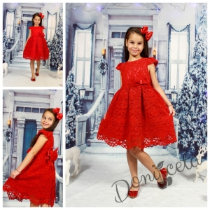 Официална детска рокля от релефна бутикова дантела в червено с плюш