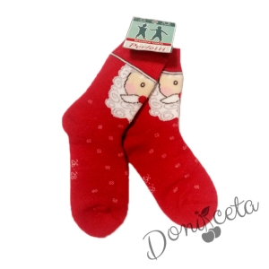 Детски коледни чорапи в червено с Дядо Коледа и снежинки