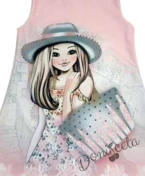 Детска рокля в розово с момиченце с шапка
