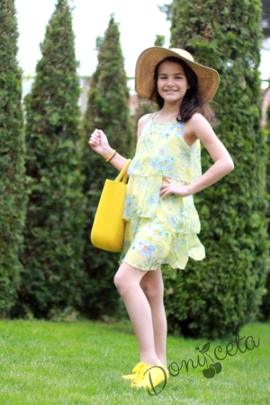 Детска лятна рокля без ръкав на воали в жълто на цветя с тънки презрамки 664694 5