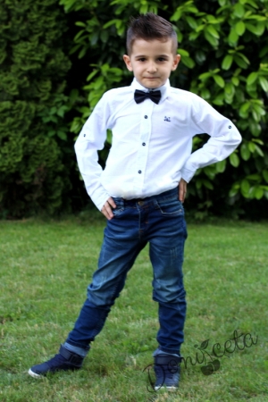 Комплект от детска риза с дълъг ръкав за момче в бяло, дънки, сако и папийонка