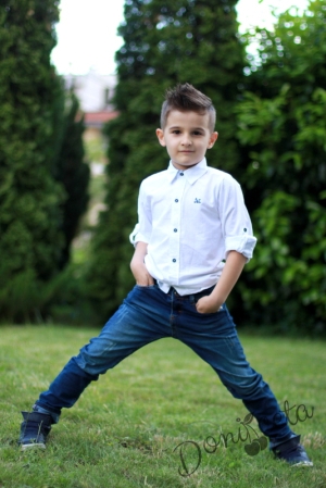  Комплект от детска риза с дълъг ръкав за момче в бяло с дълги дънки
