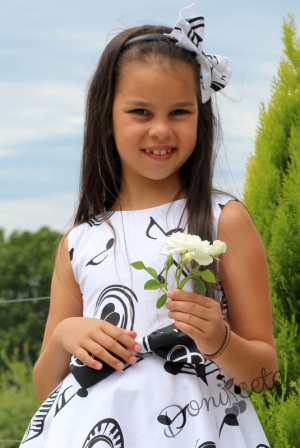 Официална детска рокля в бяло с ноти в черно тип клош Симона  4