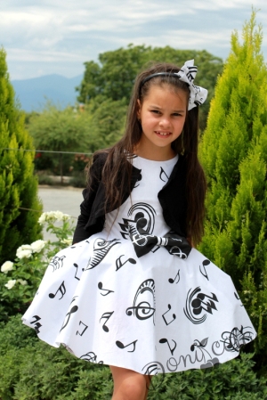 Официална детска рокля в бяло тип клош с ноти с болеро в черно  Симона 3