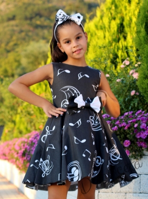 Комплект от детска официална рокля в черно с ноти тип клош Валери с болеро в бяло 4