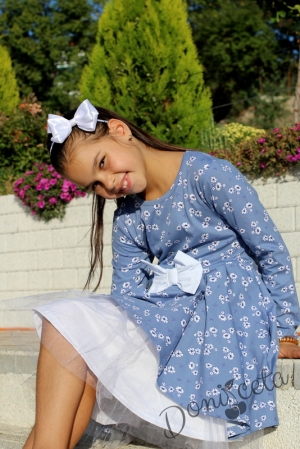 Детска рокля с дълъг ръкав в светлосиньо Надежда на цветя с панделка в бяло с тюл