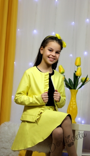 комплект от пола с яке с цип и къдрички в жълто