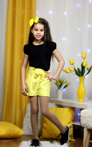Комплект Мелания от къси кожени панталони за момиче в жълто с тениска в черно