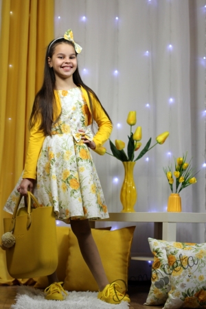 Комплект от детска рокля с цветя в жълто клош и болеро