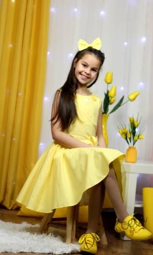 Детска рокля в жълто клош с бяло болеро 4