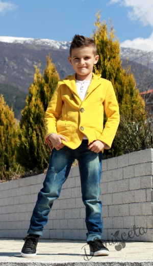 Комплект от сако за момче в цвят горчица с дънки