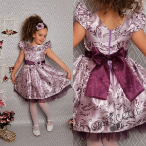 Официална детска рокля с къс ръкав в тъмнолилаво на цветя с тюл и коланче 297 ТСЛ