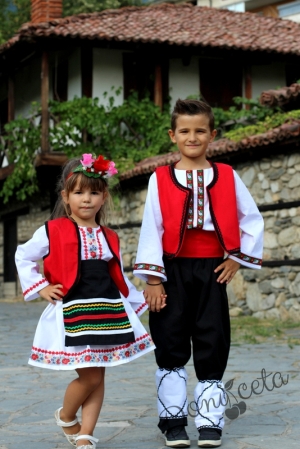 Детска народна носия 15- комплект с фолклорни/етно мотиви за момиче