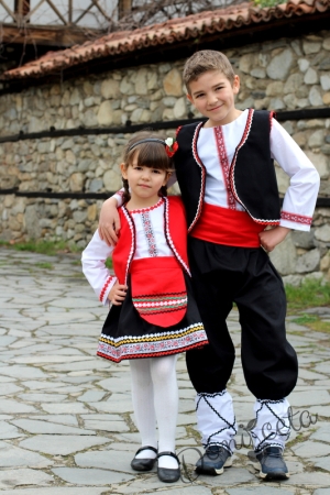 Детска народна носия 2-риза, пола, елек и престилка с фолклорни/етно мотиви 
