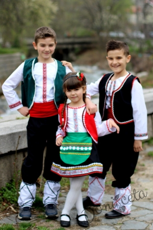 Детска народна носия момиче 28-риза, пола, елек и престилка с фолклорни/етно мотиви 