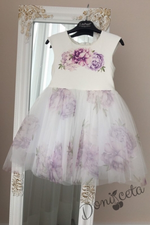 Детска рокля с къс ръкав в бяло и лилаво с нежни цветя и тюл