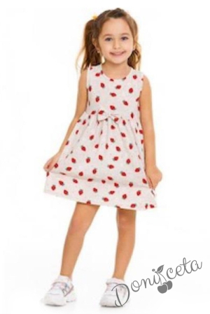 Ежедневна детска рокля без ръкав в бежово с ягодки