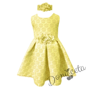 Официална детска рокля без ръкав в на цветя в жълто с лента за коса 1