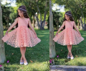 Официална детска рокля без ръкав в прасковено с 3D пеперуди