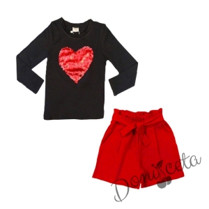 Комплект от блуза със сърце в черно и къси панталони в червено