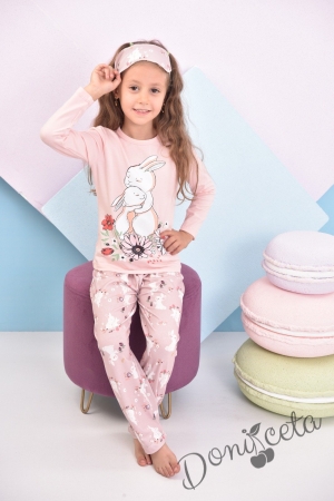 Детска пижама за момиче в прасковено със зайчета
