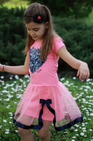 Лятна детска рокля в прасковено със сърце
