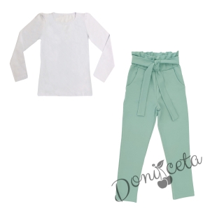 Детски комплект от панталони в цвят мента и блуза в бяло с дълъг ръкав 1