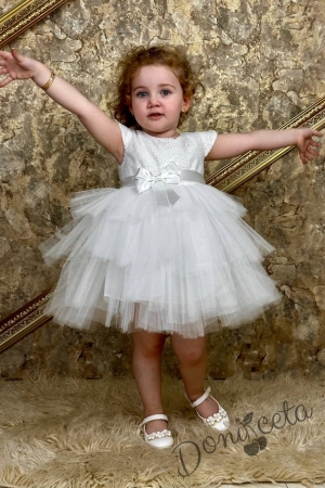 Официална детска рокля с къс ръкав в бяло на пластове с панделка