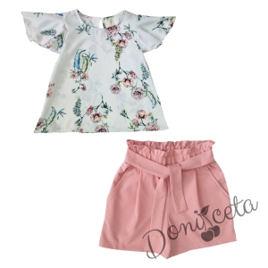 Летен комплект за момиче от къси панталони в прасковено и блузка на цветя с къс ръкав - крилце 21316464