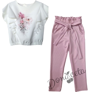 Комплект за момиче с дълъг панталон в розово и блузка с къс ръкав тип прилеп и къдрички с цветя в екрю 31231215 1