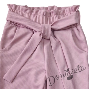 Комплект за момиче с дълъг панталон в розово и блузка с къс ръкав тип прилеп и къдрички с цветя в екрю 31231215 3