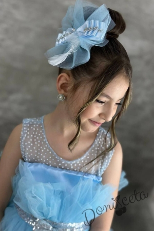Официална детска рокля Фрея - без ръкав с богат тюл в светлосиньо и панделка за коса 2
