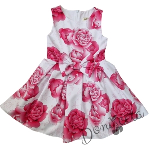 Официална детска рокля в бяло без ръкав с цикламени рози и панделка 55226744