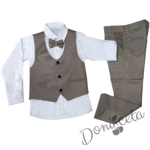 Официален костюм за момче от елек в тъмнобежово, риза в бяло, панталон и папийонка в тъмно бежово 4566677