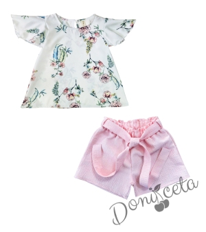 Летен комплект за момиче от бледорозови къси панталони и блузка на цветя с къс ръкав тип крилце 32154888