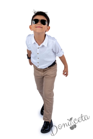 Детски комплект от риза с дълъг ръкав в бяло и дълъг панталон в бежово с колан в черно 5