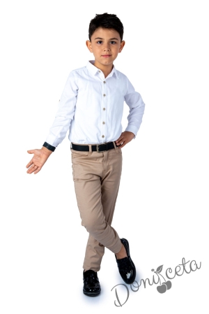 Детски комплект от риза с дълъг ръкав в бяло и дълъг панталон в бежово с колан в черно 6