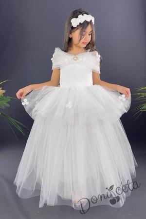 Детска официална дълга рокля Алиса в бяло с паднало рамо от тюл на пластове с цветя и диадема от цветя