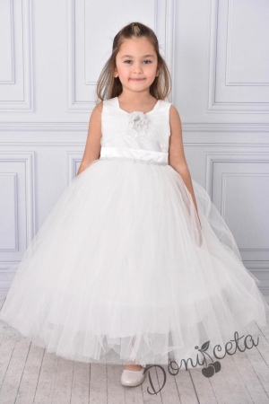 Официална детска рокля дълга в бяло с буфан ръкав и пола от тюл с цвете и лъскаво коланче