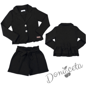 Детски комплект от къси панталони, сако в черно и туника в бяло с къдрички и цветя в топли цветове 3