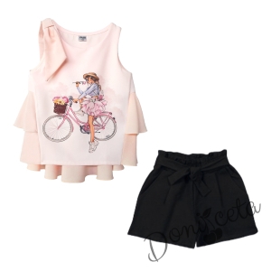 Детски комплект от къси панталони в черно и туника с момиче на колело с воали в прасковено