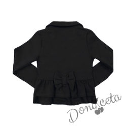 Детски комплект за момиче от сако в черно и официална блуза с дълъг ръкав в бяло с къдрици и брошка 4